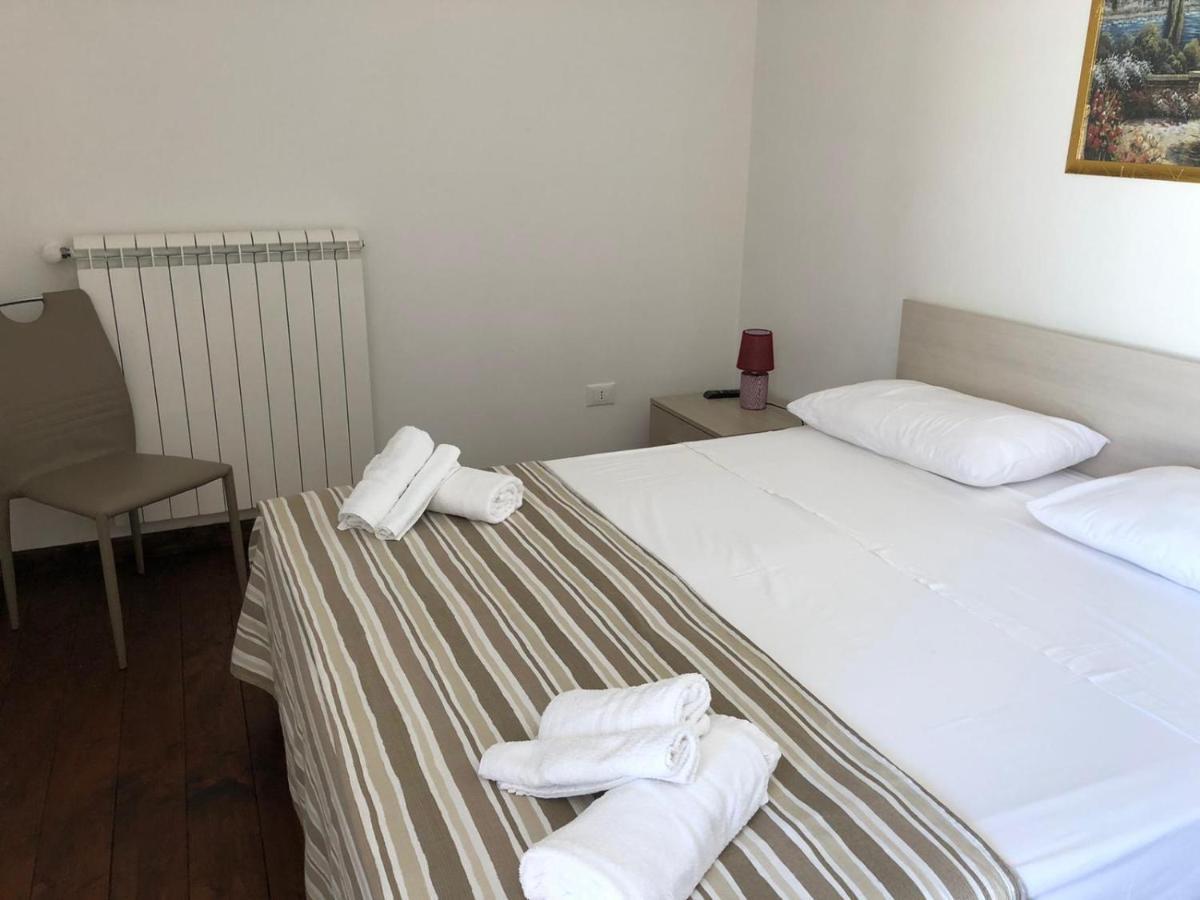 B&B Ornella Leverano Bagian luar foto