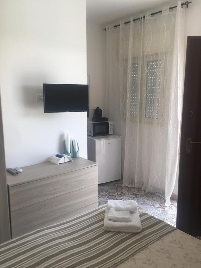 B&B Ornella Leverano Bagian luar foto