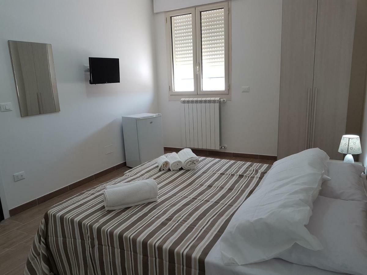 B&B Ornella Leverano Bagian luar foto